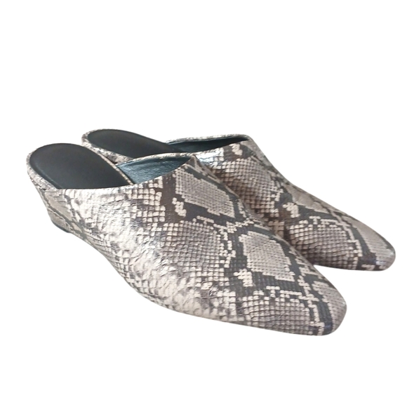 VINCE Baxley Snake Embossed Leather Slip On Mule in Taupe size 7.5 M - Picture 10 of 10